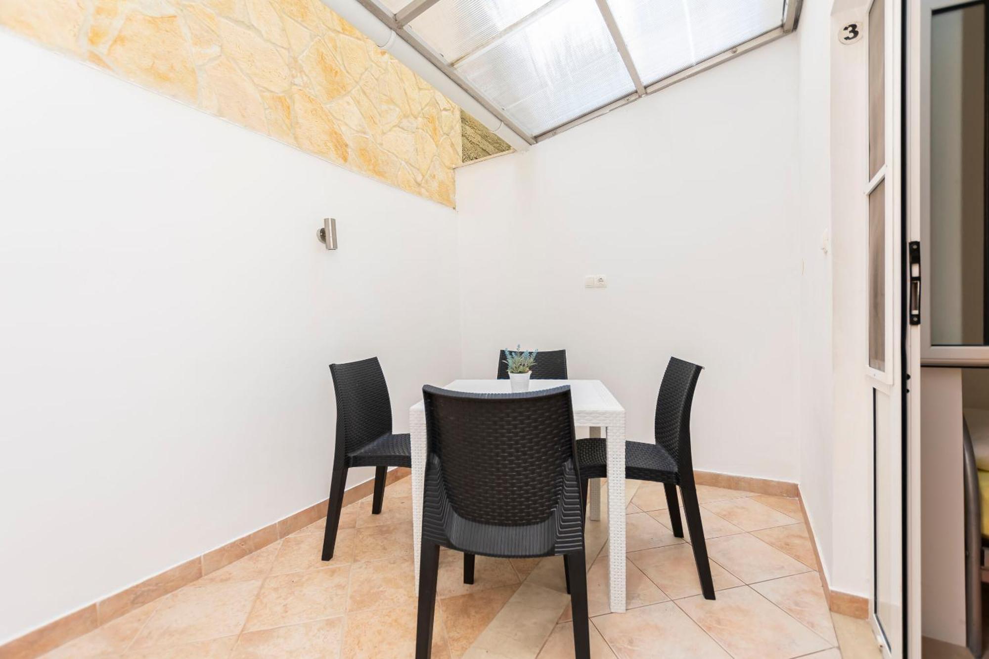 Vanesa Apartment *